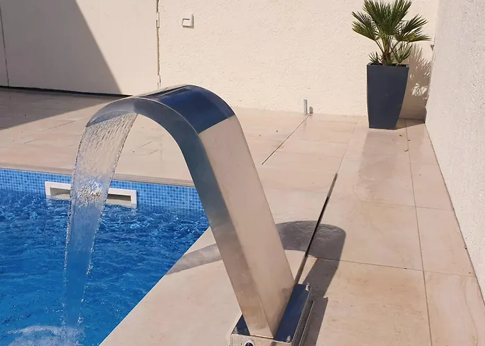 Penthouse Jacuzzi & Pool Apartmants