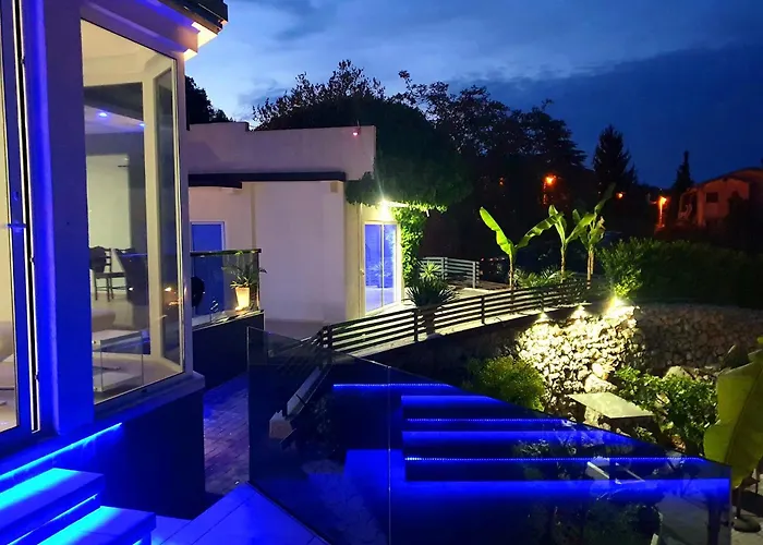 Penthouse Jacuzzi & Pool Apartmants