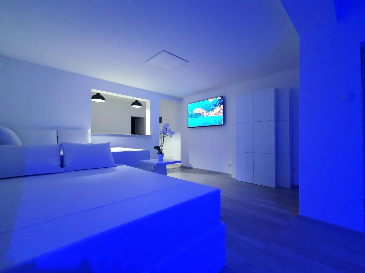 Penthouse Jacuzzi & Pool Apartmants Apartment