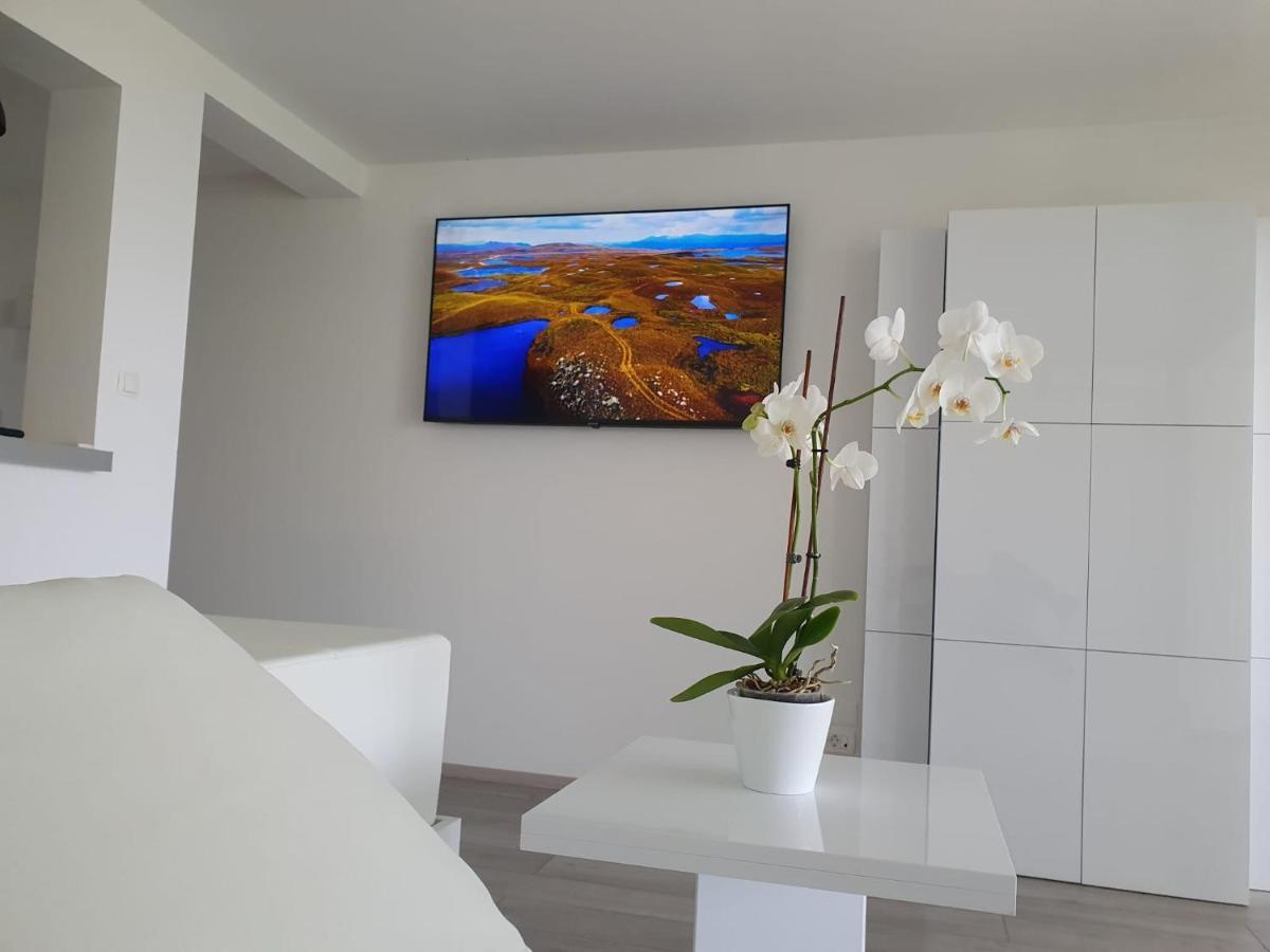 Penthouse Jacuzzi & Pool Apartmants