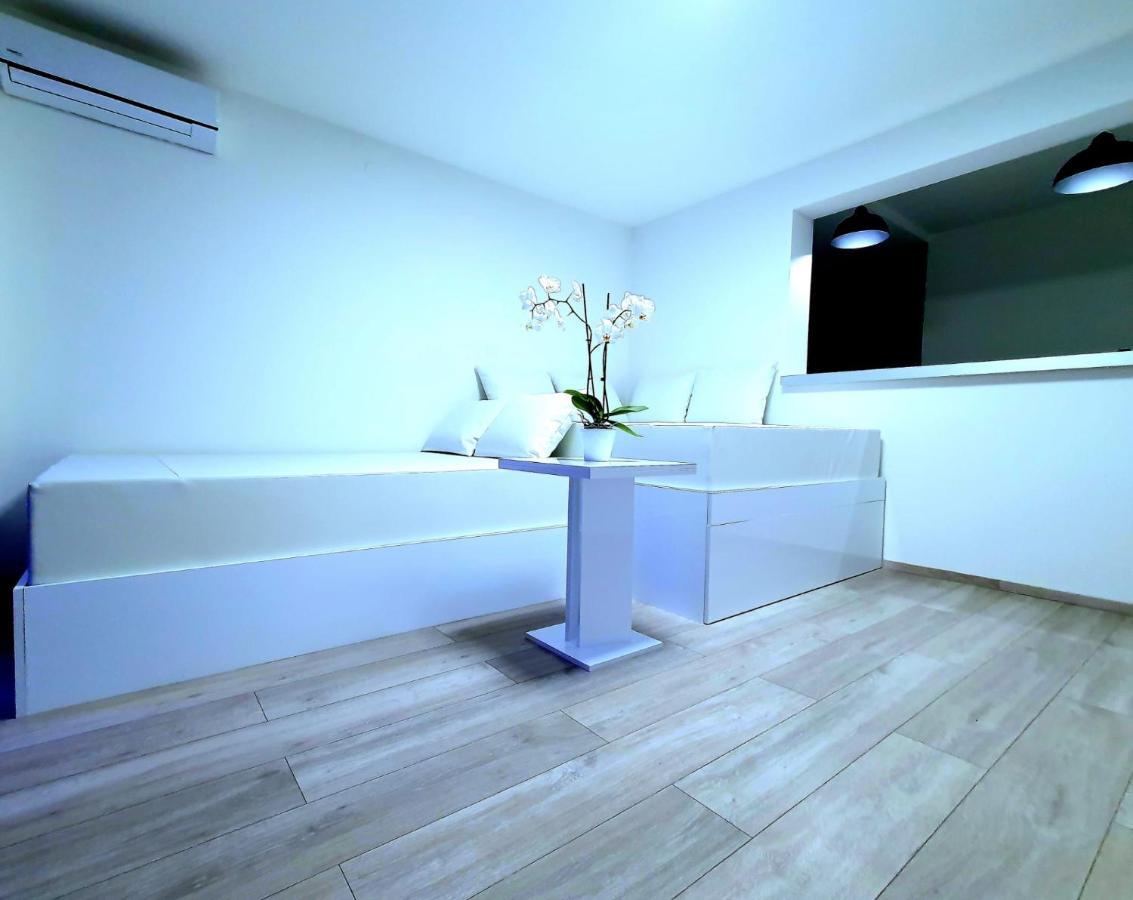 Penthouse Jacuzzi & Pool Apartmants *