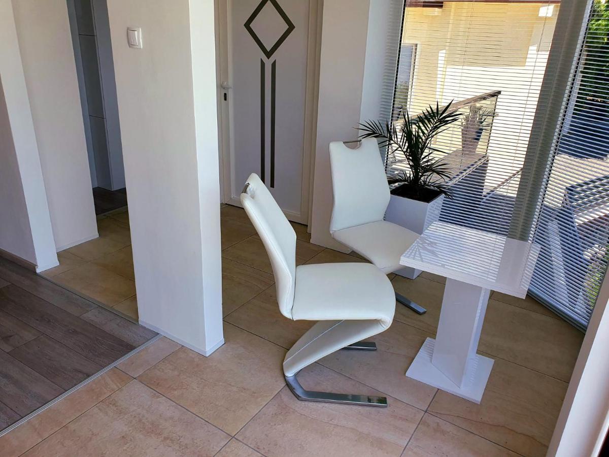 Penthouse Jacuzzi & Pool Apartmants