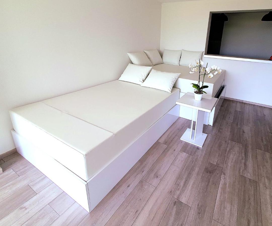 Penthouse Jacuzzi & Pool Apartmants *