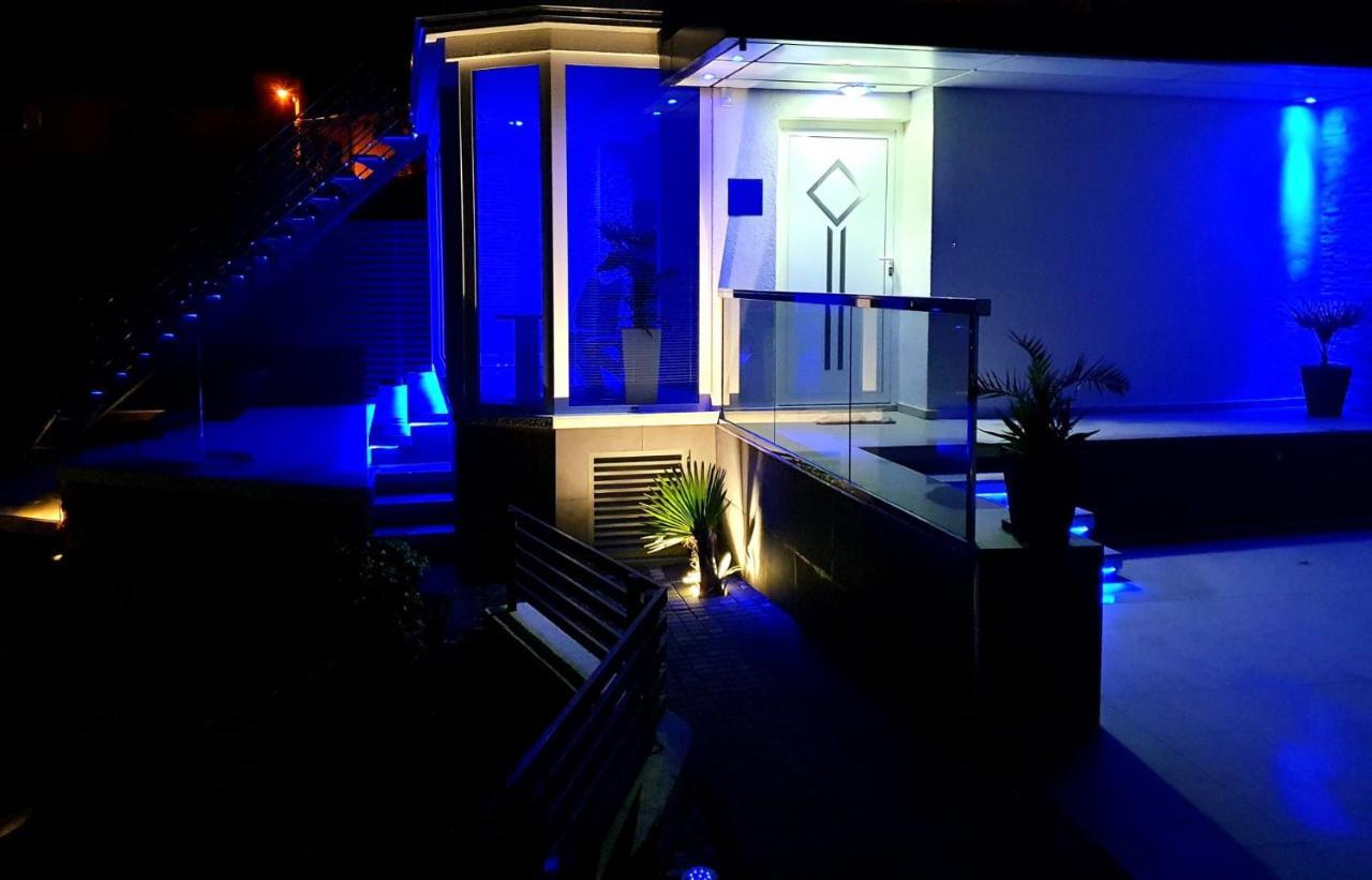 Penthouse Jacuzzi & Pool Apartmants
