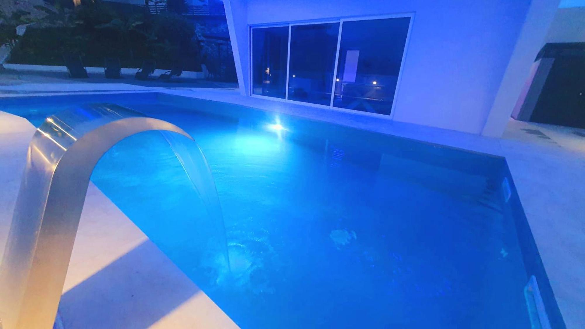 Apartment Penthouse Jacuzzi & Pool Apartmants *