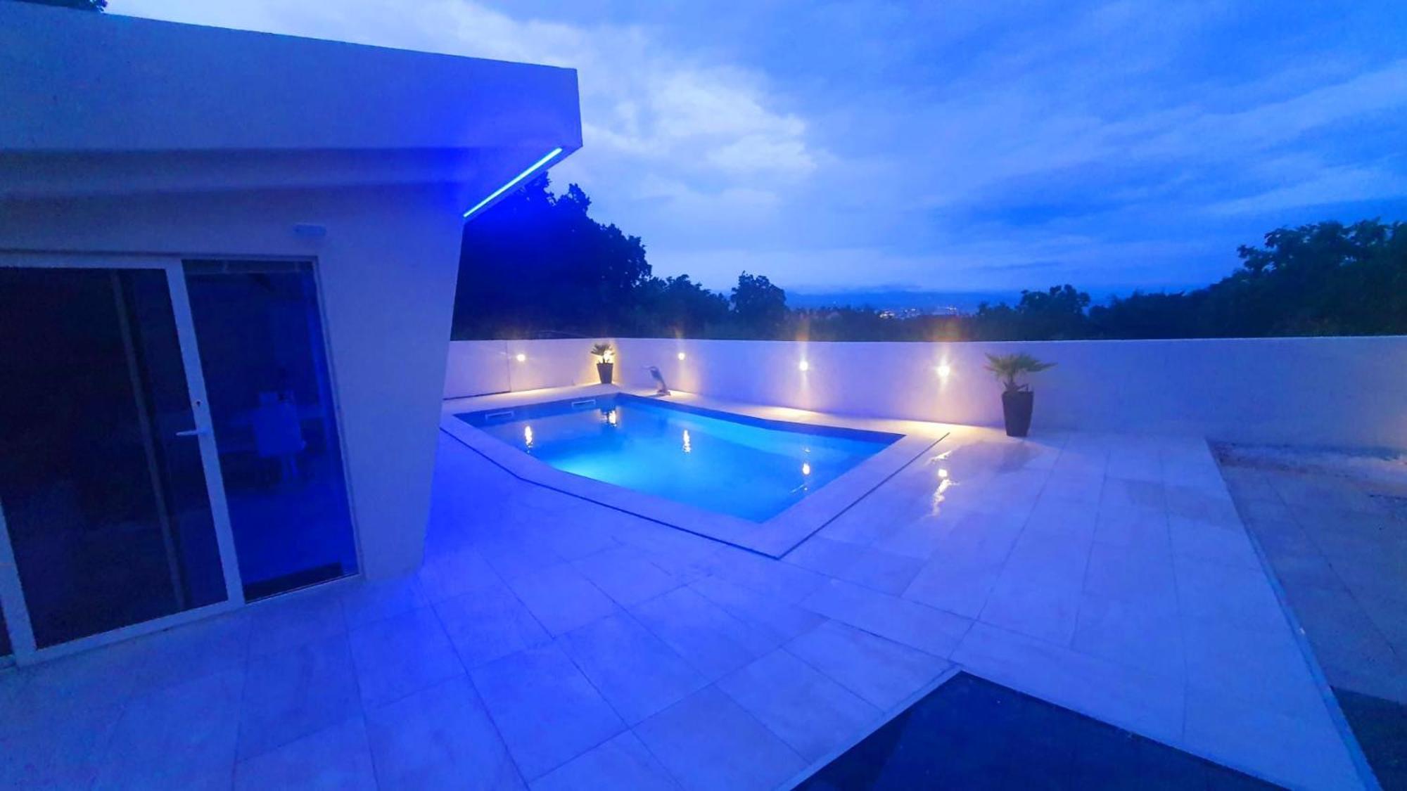 Penthouse Jacuzzi & Pool Apartmants *