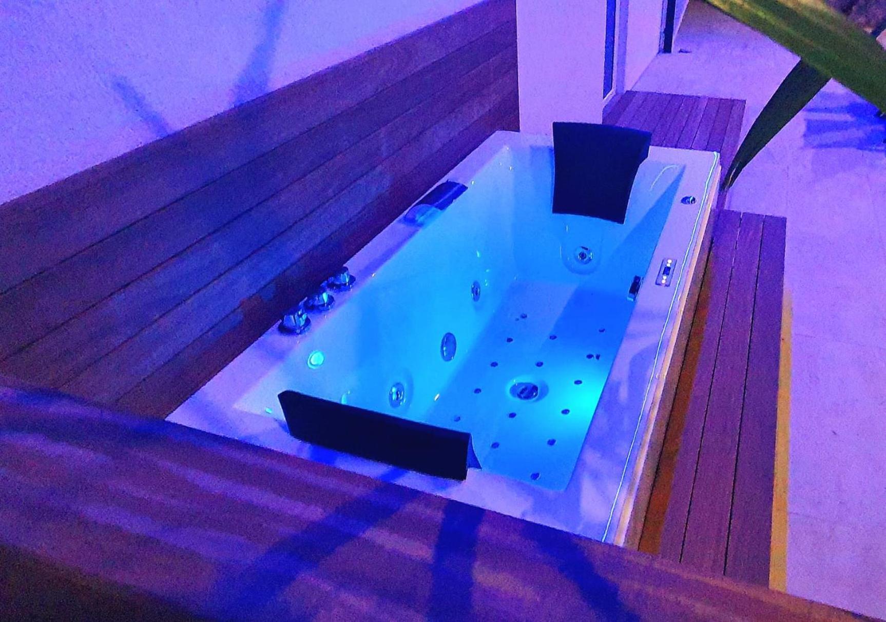 Penthouse Jacuzzi & Pool Apartmants *